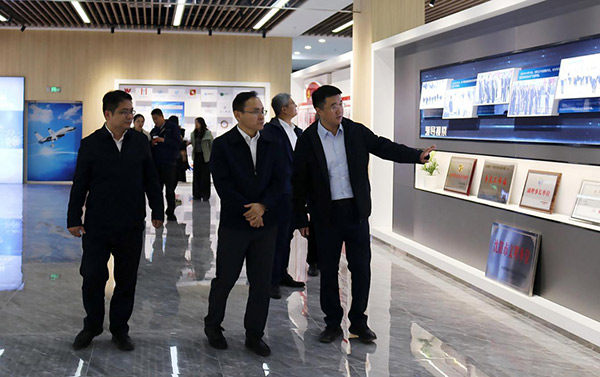 中國(guó)鋼研黨委副書記、總經(jīng)理高宏斌一行 到航產(chǎn)集團(tuán)調(diào)研